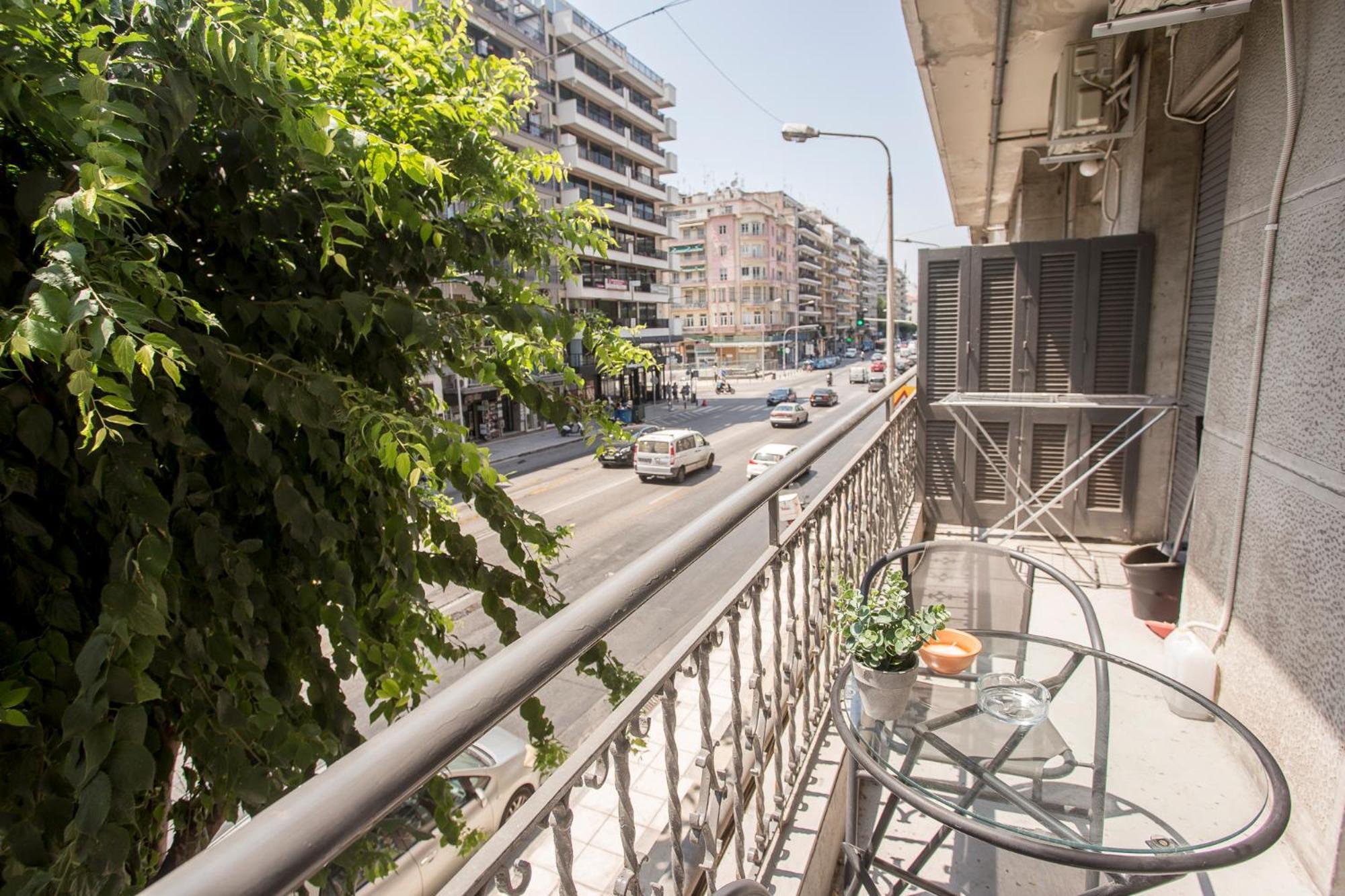Closer "Egnatia Apartment 1" Thessaloníki Exteriör bild